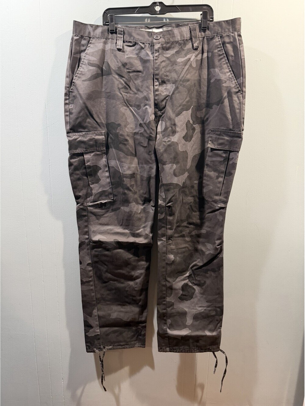 Mens Regal Wear Cargo Camouflage Pants Size 42x34 Black/Gray